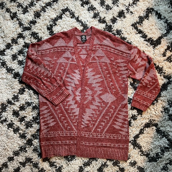 Bobeau Cardigan, Large, like new. Red Aztec/Southwestern print. Soft and cozy! - Picture 5 of 12